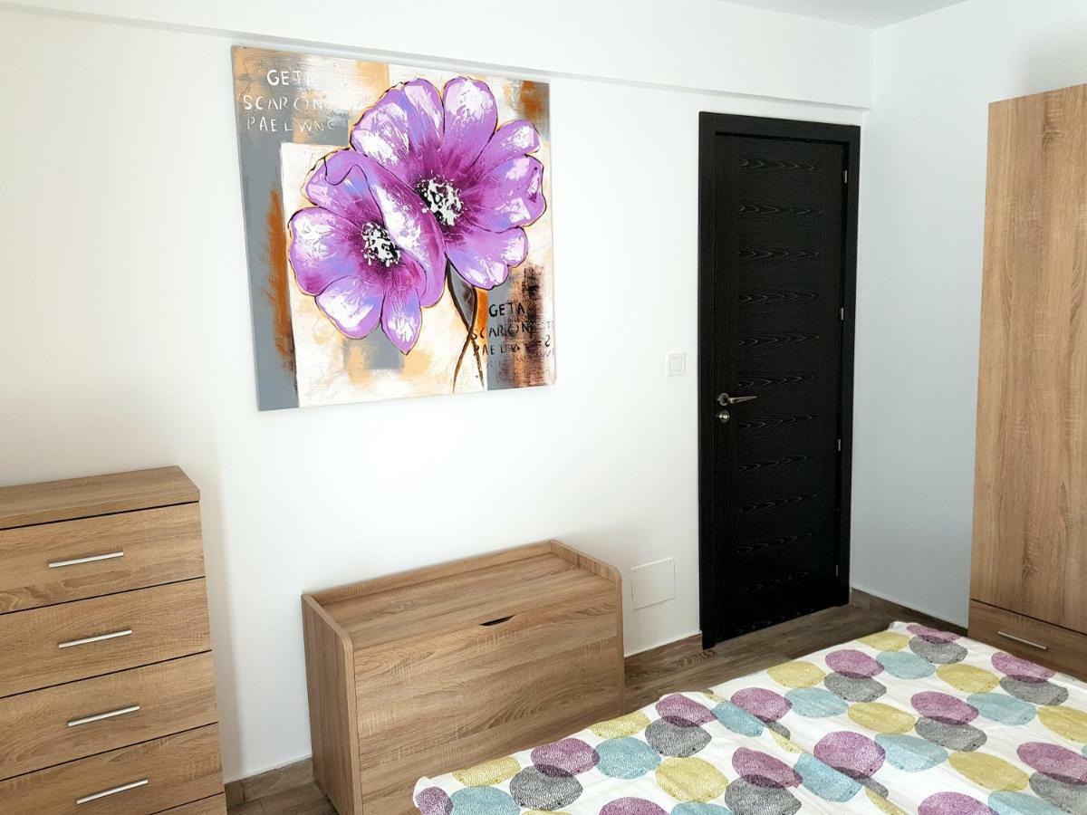 Luxury 2 Bedroom Apt 50 M From Beach Mogan Exterior photo
