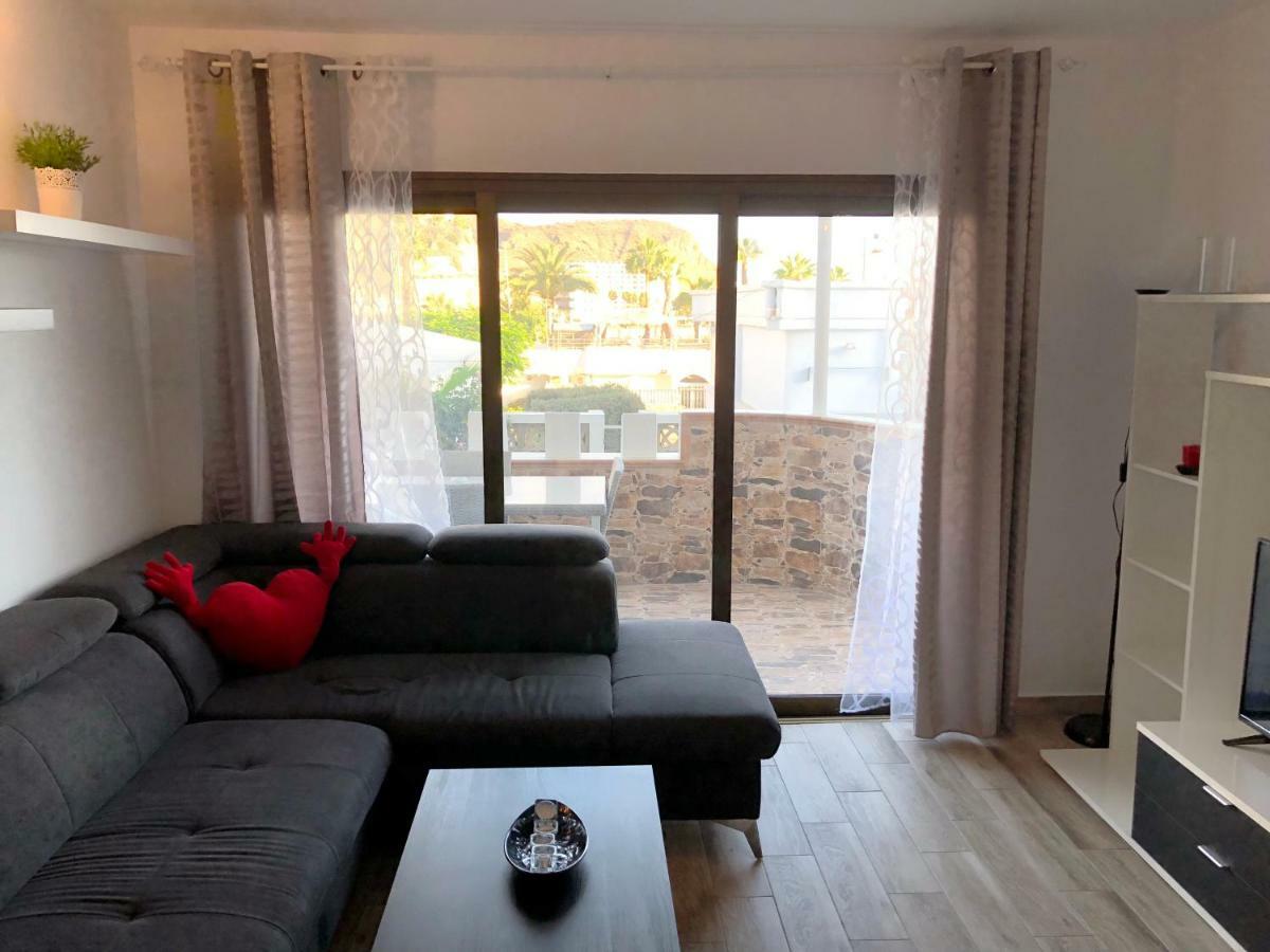 Luxury 2 Bedroom Apt 50 M From Beach Mogan Exterior photo